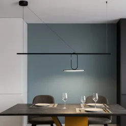 Lampadari Moderni-Selezionato da Mazzolaluce Lampadario design minimal moderno nero orientabile