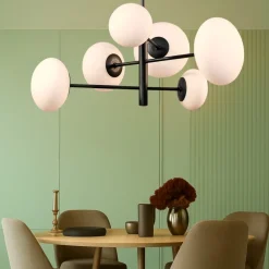 Lampadari Moderni-Selezionato da Mazzolaluce Lampadario design moderno per soggiorno nero