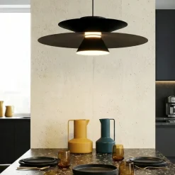 Lampadari Cucina-Selezionato da Mazzolaluce Lampadario design nero per tavolo da pranzo cucina moderna