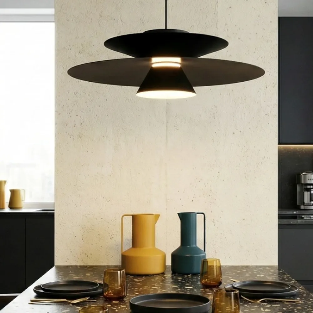 Lampadari Cucina-Selezionato da Mazzolaluce Lampadario design nero per tavolo da pranzo cucina moderna
