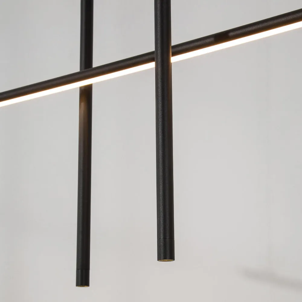 Lampadari Moderni-Selezionato da Mazzolaluce Lampadario design nero per tavolo soggiorno moderno
