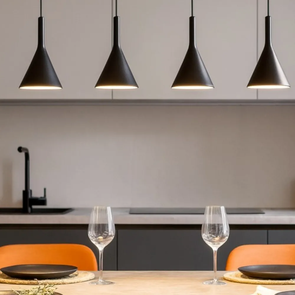 Lampadari Cucina-Selezionato da Mazzolaluce Lampadario di ceramica 4 luci nera per tavolo cucina