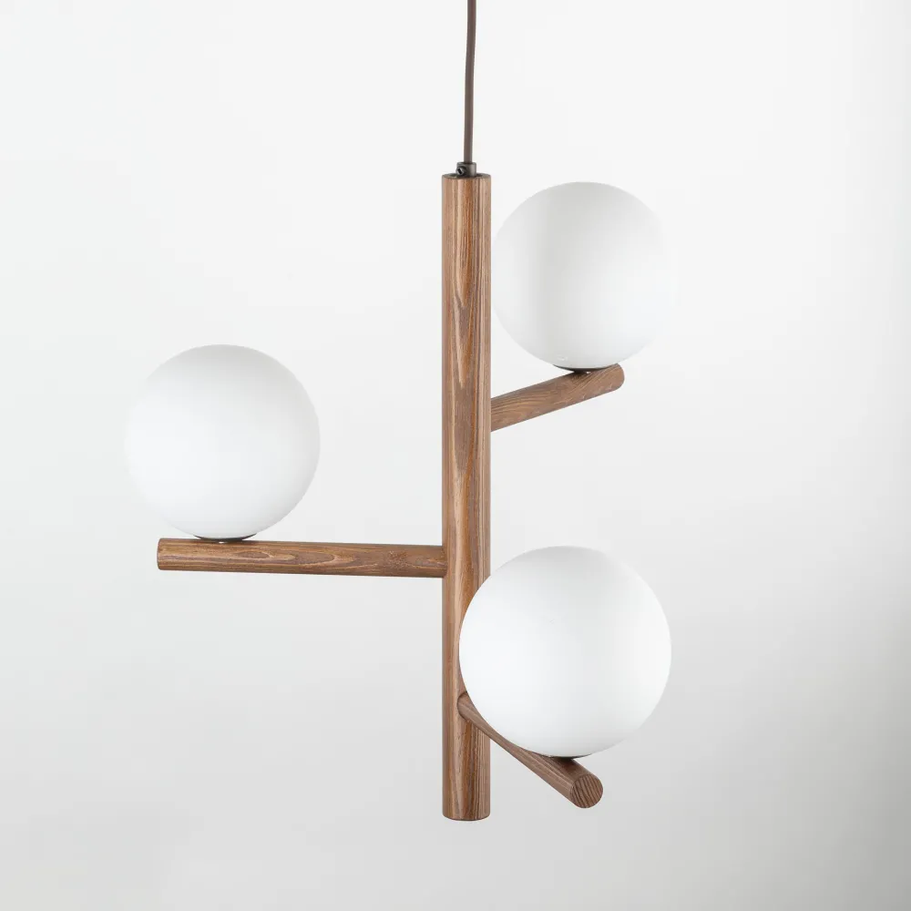Lampadari Moderni-Selezionato da Mazzolaluce Lampadario di legno noce stile scandinavo