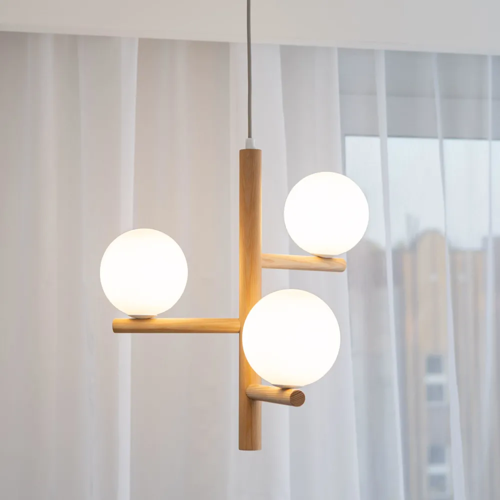 Lampadari Moderni-Selezionato da Mazzolaluce Lampadario di legno stile scandinavo