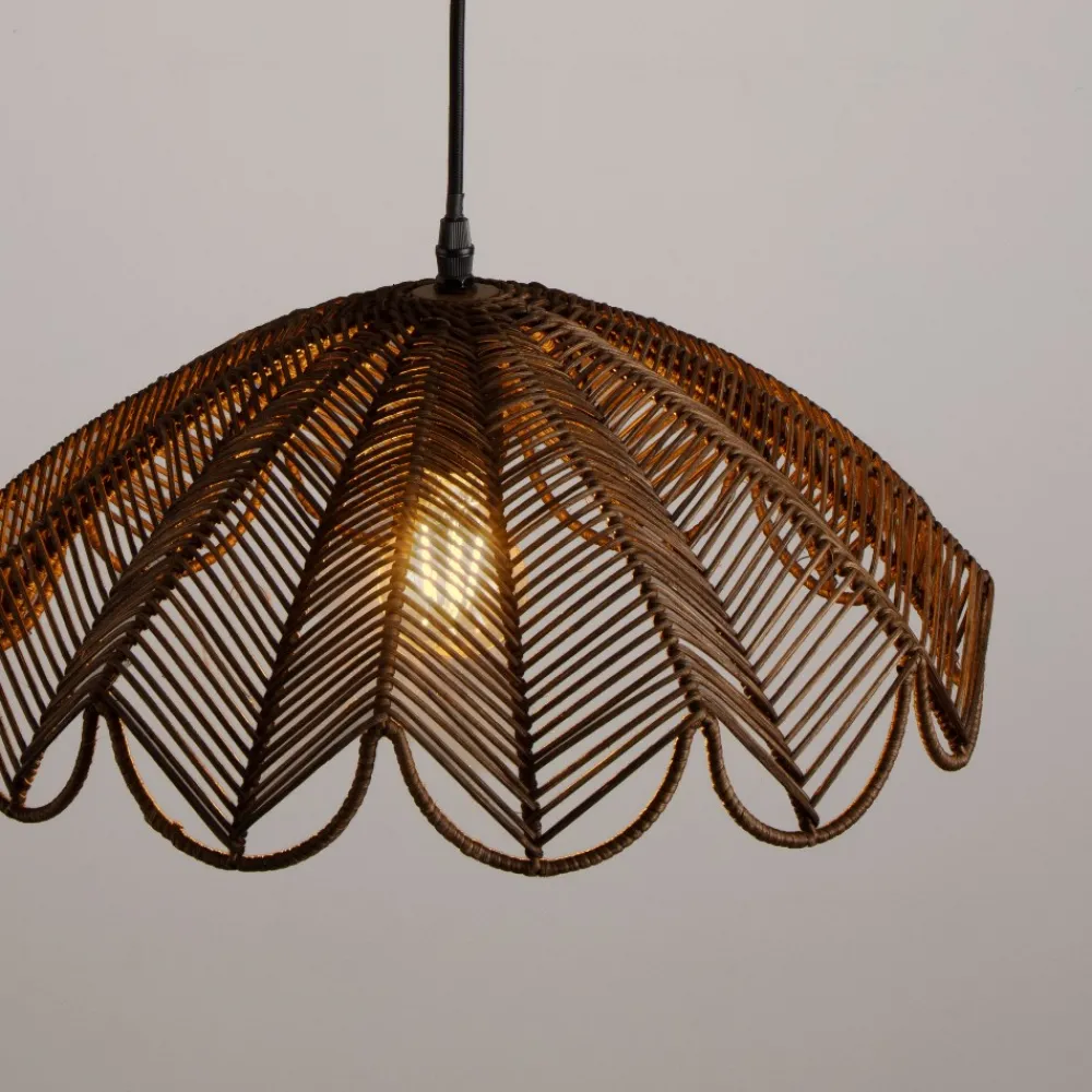 Lampadari Cucina-Selezionato da Mazzolaluce Lampadario di rattan marrone intrecciato per cucina