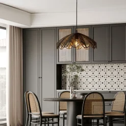 Lampadari Cucina-Selezionato da Mazzolaluce Lampadario di rattan nero per cucina