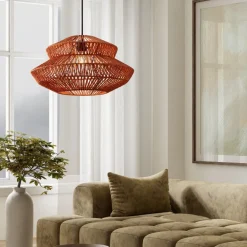 Lampadari Moderni-Selezionato da Mazzolaluce Lampadario di rattan rosso intrecciato per soggiorno