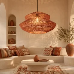 Lampadari Moderni-Selezionato da Mazzolaluce Lampadario di rattan rosso intrecciato per soggiorno