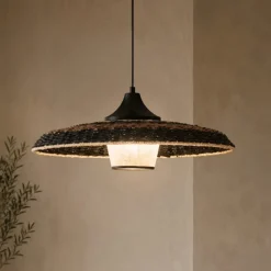 Lampadari Cucina-Selezionato da Mazzolaluce Lampadario disco di rattan naturale nero marrone e tessuto per sala da pranzo