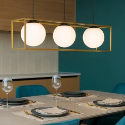 Lampadari Cucina-Selezionato da Mazzolaluce Lampadario dorato per tavolo da cucina sfere vetro bianco