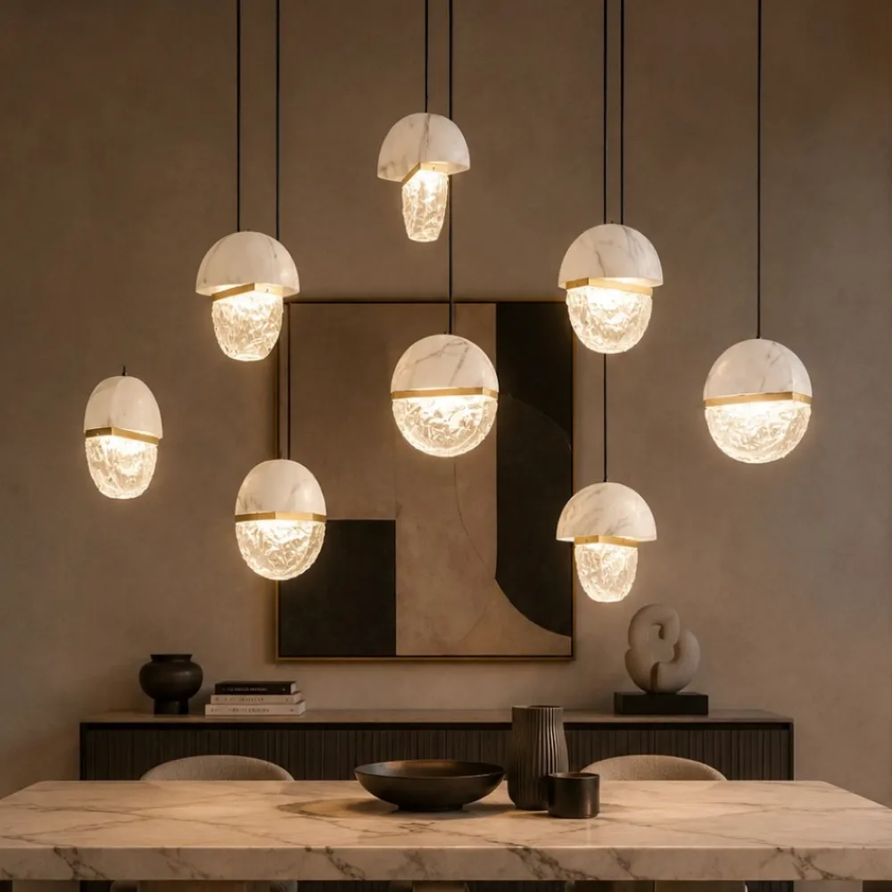 Lampadari Moderni-Selezionato da Mazzolaluce Lampadario elegante in marmo bianco e vetro 8 pendenti per tavolo soggiorno