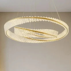 Lampadari Moderni-Selezionato da Mazzolaluce Lampadario elegante moderno di cristallo per salone