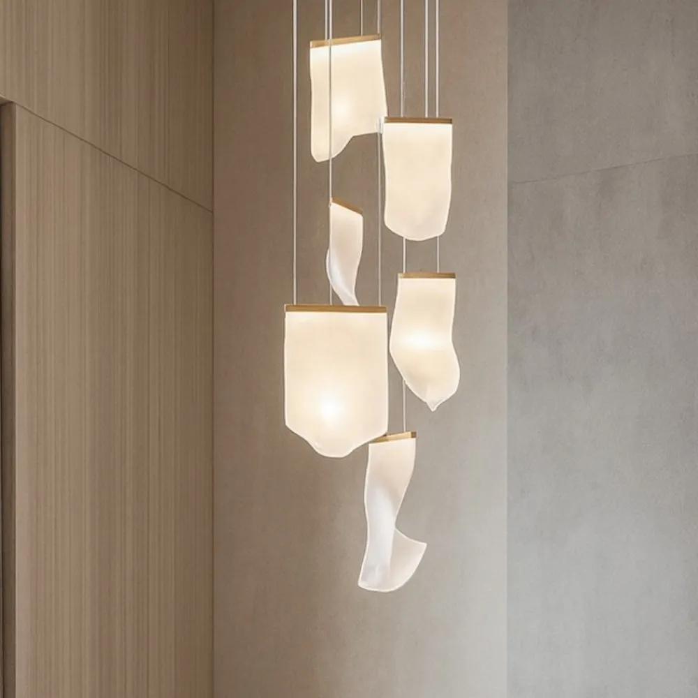 Lampadari Moderni-Selezionato da Mazzolaluce Lampadario elegante vele oro per soggiorno moderno
