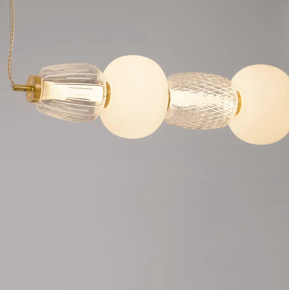 Lampadari Moderni-Selezionato da Mazzolaluce Lampadario led oro stile contemporaneo per soggiorno