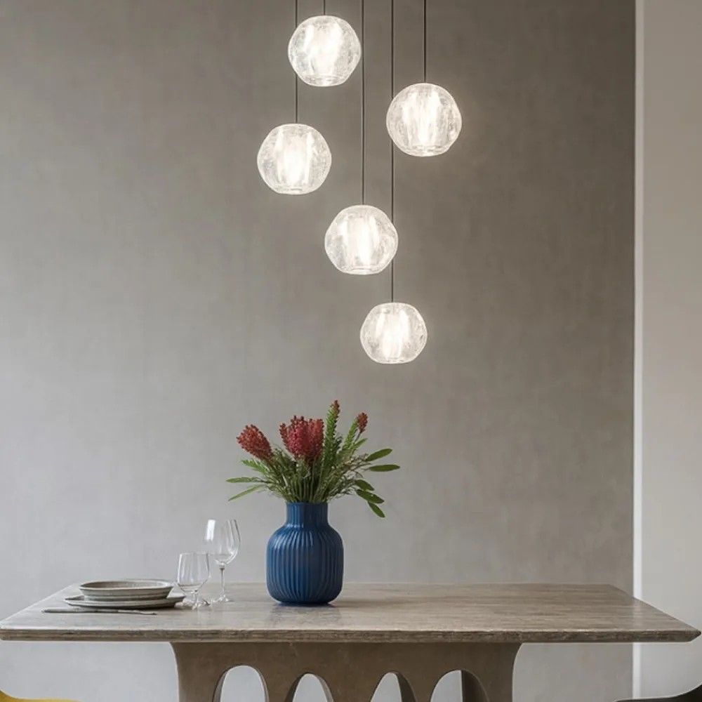 Lampadari Moderni-Selezionato da Mazzolaluce Lampadario led 25w 3000k 5 sfere pendenti per soggiorno moderno