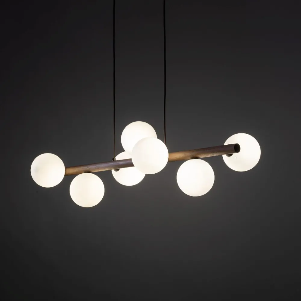 Lampadari Moderni-Selezionato da Mazzolaluce Lampadario legno noce per soggiorno moderno