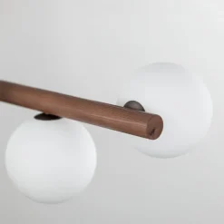 Lampadari Moderni-Selezionato da Mazzolaluce Lampadario legno noce per soggiorno moderno