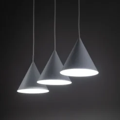 Lampadari Cucina-Selezionato da Mazzolaluce Lampadario 3 luci pendenti bianco coni