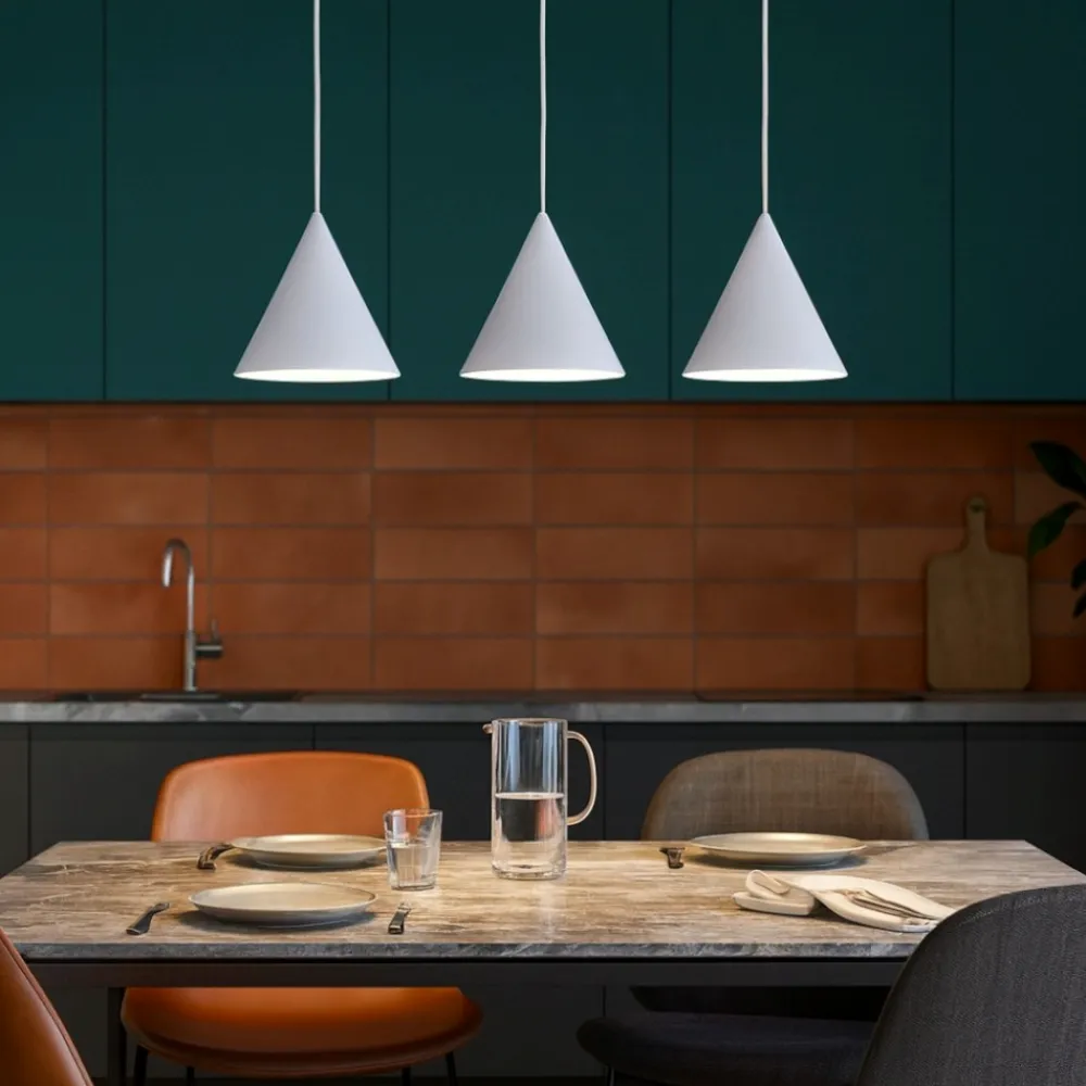 Lampadari Cucina-Selezionato da Mazzolaluce Lampadario 3 luci pendenti bianco coni