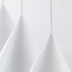 Lampadari Cucina-Selezionato da Mazzolaluce Lampadario 3 luci pendenti bianco coni