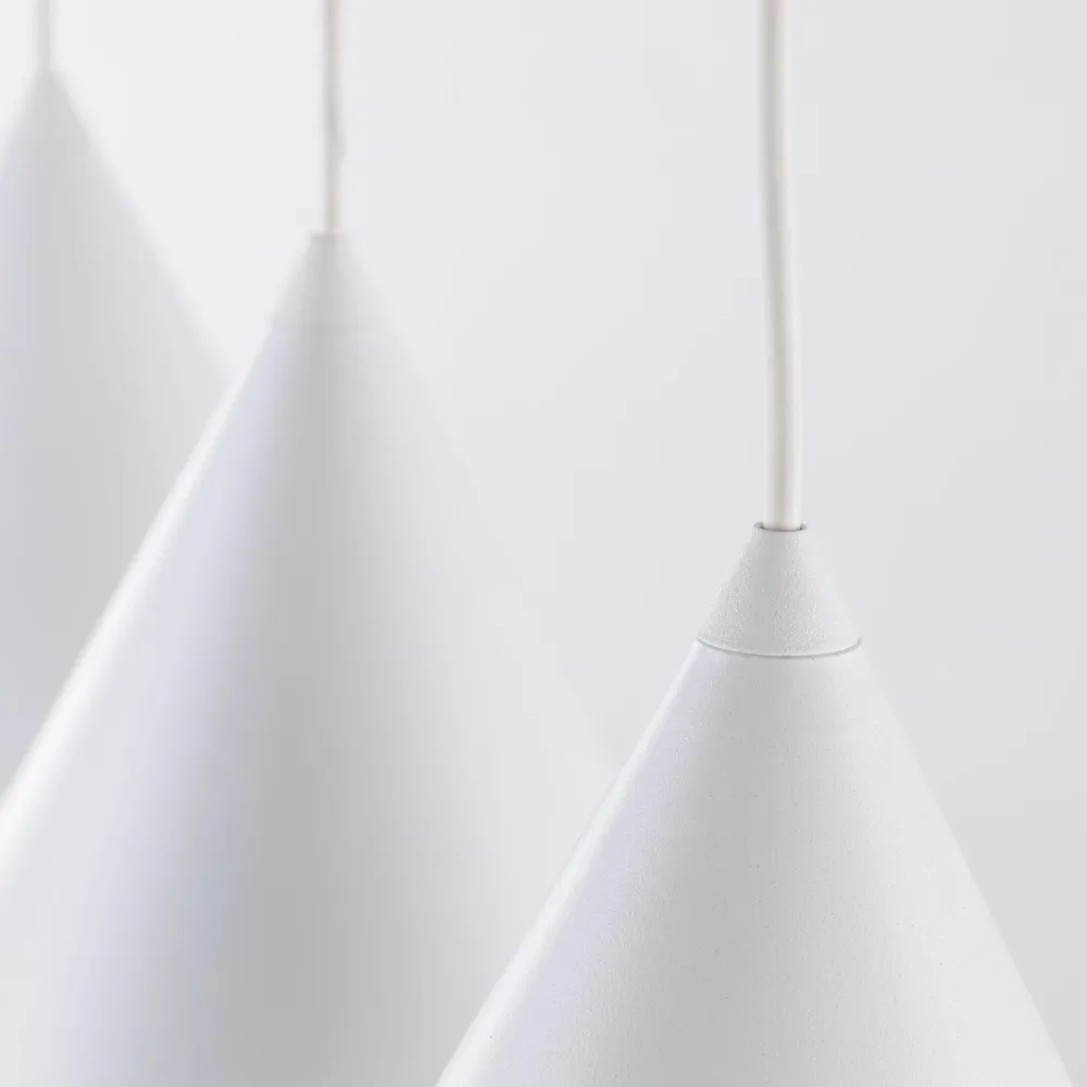 Lampadari Cucina-Selezionato da Mazzolaluce Lampadario 3 luci pendenti bianco coni