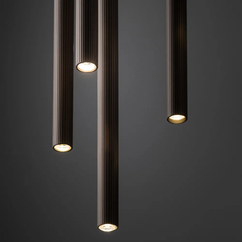 Lampadari Moderni-Selezionato da Mazzolaluce Lampadario marrone cilindri rigati a sospensione moderno per tavolo soggiorno