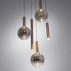 Lampadari Moderni-Selezionato da Mazzolaluce Lampadario marrone con sfere in vetro per soggiorno moderno
