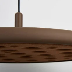 Lampadari Moderni-Selezionato da Mazzolaluce Lampadario marrone led per ristoranti design moderno fonoassorbente