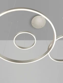 Lampadari Moderni-Selezionato da Mazzolaluce Lampadario moderno cerchi champagne argento per soggiorno