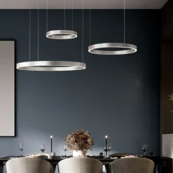 Lampadari Moderni-Selezionato da Mazzolaluce Lampadario moderno cerchi champagne argento per soggiorno