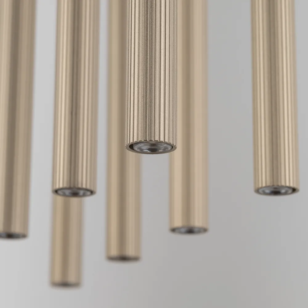 Lampadari Moderni-Selezionato da Mazzolaluce Lampadario moderno cilindri a sospensione bicolore sabbia champagne per soggiorno