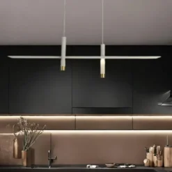 Lampadari Moderni-Selezionato da Mazzolaluce Lampadario moderno design bianco oro per soggiorno