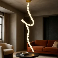 Lampadari Moderni-Selezionato da Mazzolaluce Lampadario moderno design dettagli oro led 3000k vetro bianco opaco e oro
