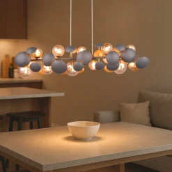 Lampadari Moderni-Selezionato da Mazzolaluce Lampadario moderno per soggiorno antracite sfere ambra