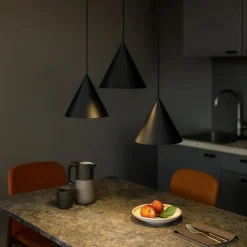 Lampadari Cucina-Selezionato da Mazzolaluce Lampadario nero 3 coni a per cucina moderna