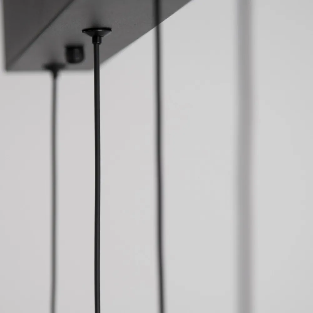Lampadari Moderni-Selezionato da Mazzolaluce Lampadario nero moderna led 21w 3000k per sala soggiorno