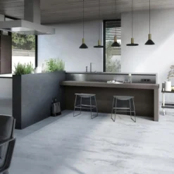 Lampadari Moderni-Selezionato da Mazzolaluce Lampadario nero oro con pendenti per tavolo in soggiorno