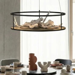 Lampadari Moderni-Selezionato da Mazzolaluce Lampadario nero porta oggetti a sospensione rotondo per cucina