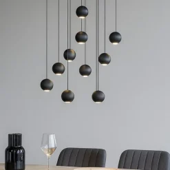 Lampadari Moderni-Selezionato da Mazzolaluce Lampadario nero sfere a grappolo per tavolo soggiorno moderno