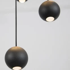 Lampadari Moderni-Selezionato da Mazzolaluce Lampadario nero sfere a grappolo per tavolo soggiorno moderno