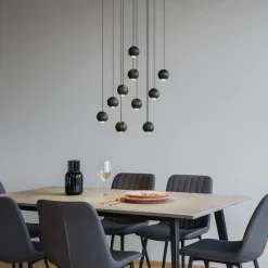 Lampadari Moderni-Selezionato da Mazzolaluce Lampadario nero sfere a grappolo per tavolo soggiorno moderno