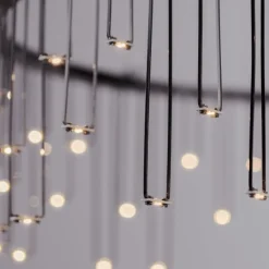 Lampadari Moderni-Selezionato da Mazzolaluce Lampadario nero stelle cadenti led per soggiorno moderno