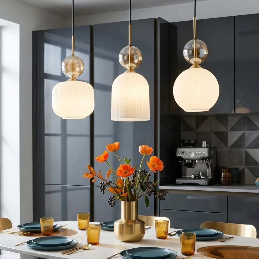 Lampadari Cucina-Selezionato da Mazzolaluce lampadario oro barra 3 vetri pendenti ambra bianco per tavolo cucina