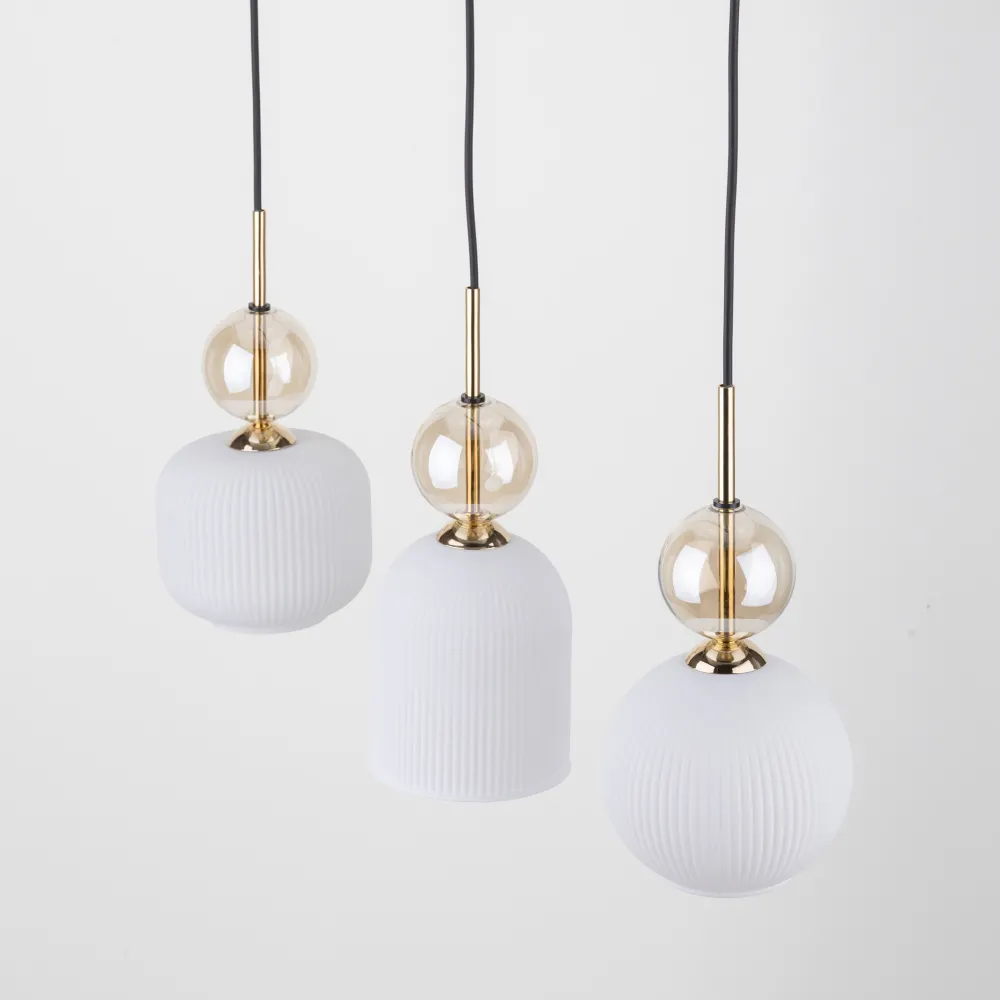 Lampadari Cucina-Selezionato da Mazzolaluce lampadario oro barra 3 vetri pendenti ambra bianco per tavolo cucina