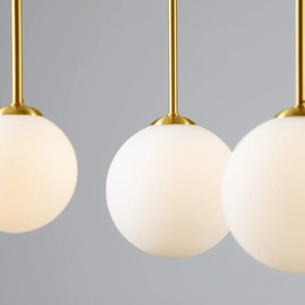Lampadari Moderni-Selezionato da Mazzolaluce Lampadario oro nero multi sfere vetro bianco