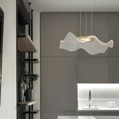 Lampadari Cucina-Selezionato da Mazzolaluce Lampadario oro per cucina moderna fazzoletto trasparente
