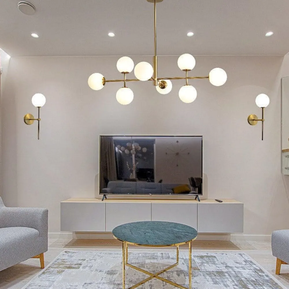 Lampadari Moderni-Selezionato da Mazzolaluce Lampadario oro sfere vetro bianco per soggiorno moderno
