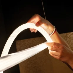 Lampadari Moderni-Selezionato da Mazzolaluce Lampadario oro tubo silicone led 38w 3000k per soggiorno moderno