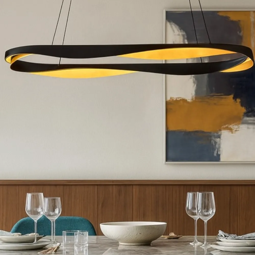 Lampadari Moderni-Selezionato da Mazzolaluce Lampadario ovale nero oro moderno per sala da pranzo