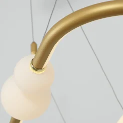 Lampadari Moderni-Selezionato da Mazzolaluce Lampadario ovale oro per soggiorno moderno